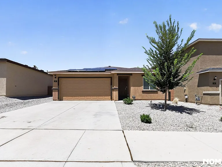 985 Berman St — Photo 2