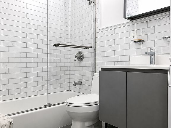 5th image of 125 E 39th St APT 5F