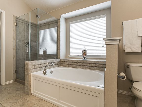 5th image of 2929 Coventry Ln