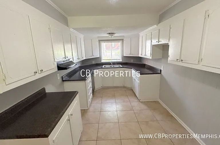 895 Mosby Rd — Photo 2