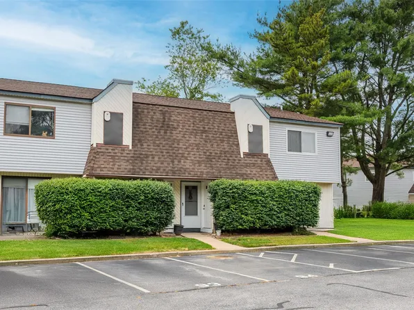 95 Pointe Circle S #95, Coram, NY 11727