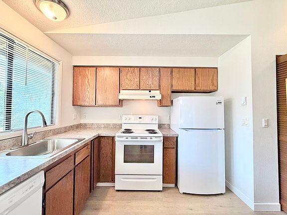 5th image of 7060 SW Montauk Cir
