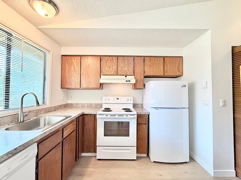 7060 SW Montauk Cir — Photo 2