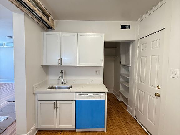 2nd image of 4418 N Whipple St #2F
