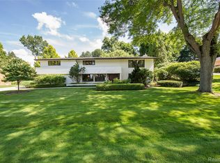 581 Woodway Ct, Bloomfield Hills, MI 48302