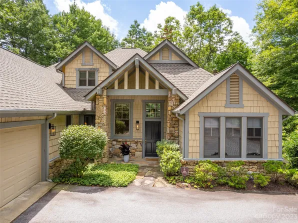 147 Bobby Jones Dr, Hendersonville, NC 28739