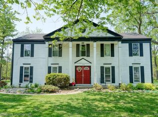5401 Langlewood Dr, West Bloomfield, MI 48322