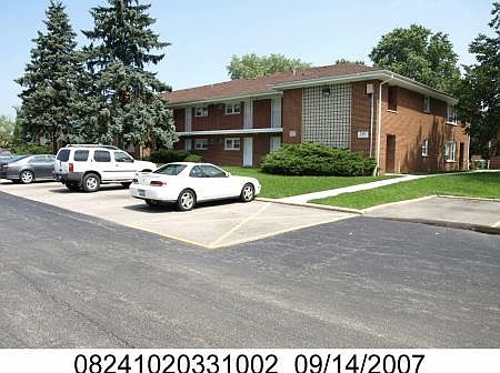 1st image of 1101 Holiday Ln APT 2