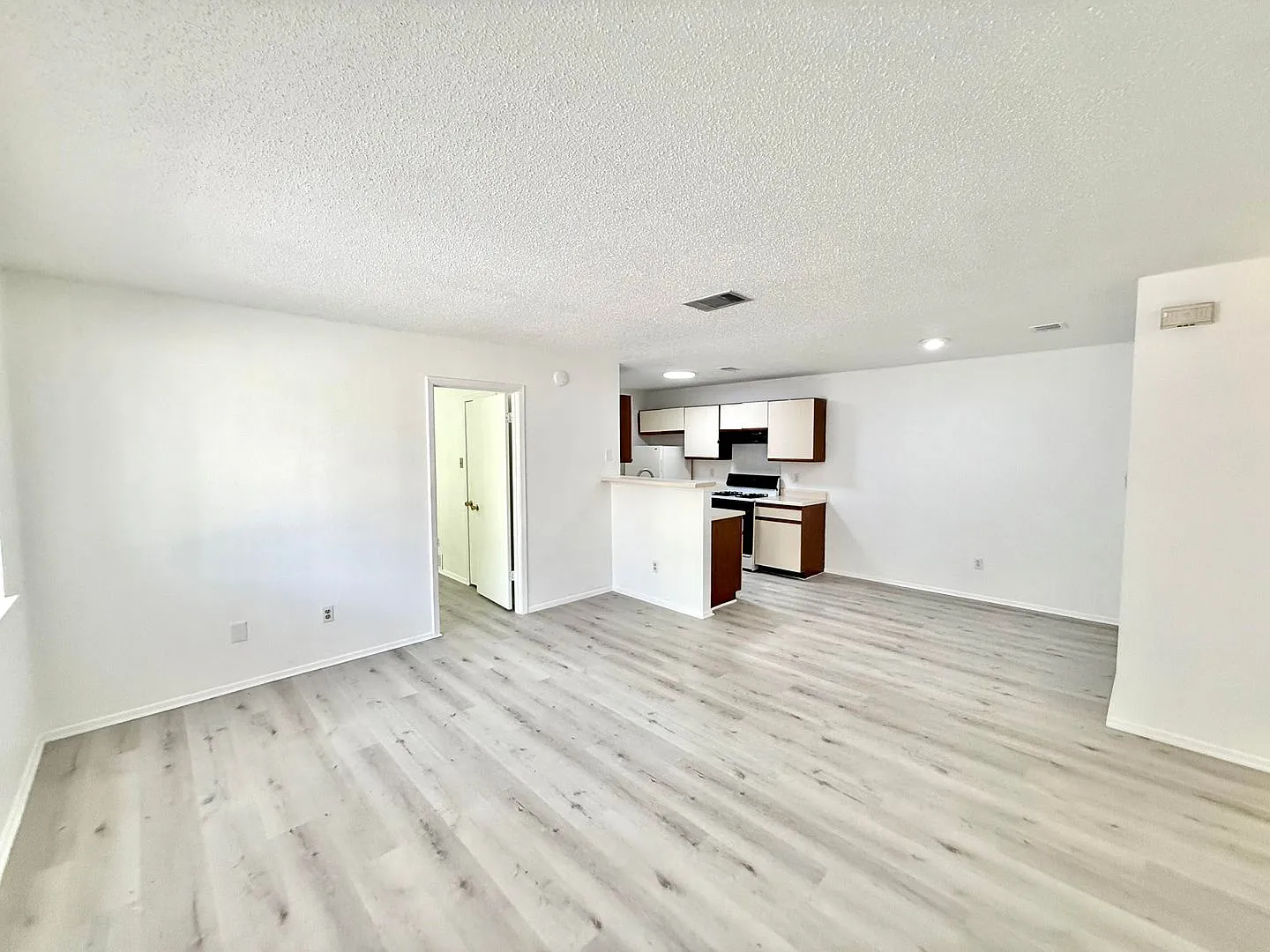 Duplex for Lease in Round Rock — Photo 3