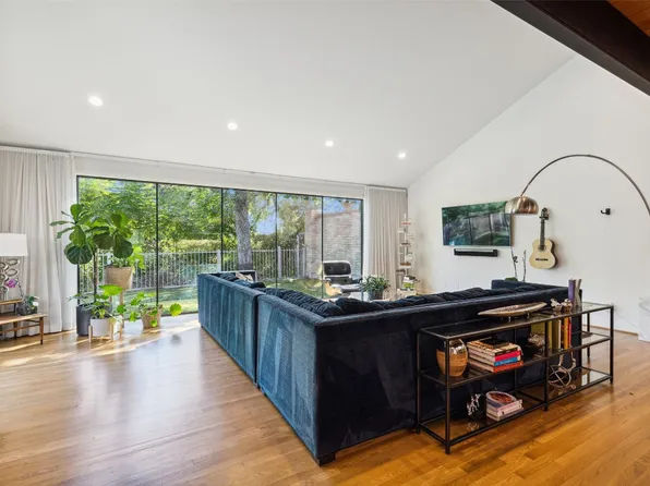 1210 Middlebrook Pl, Dallas, TX 75208