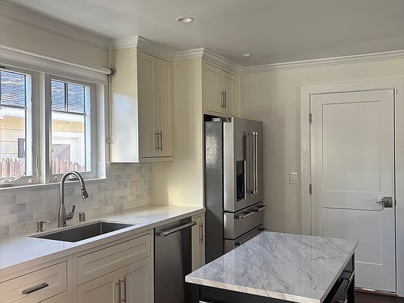 5th image of 1125 Elm St