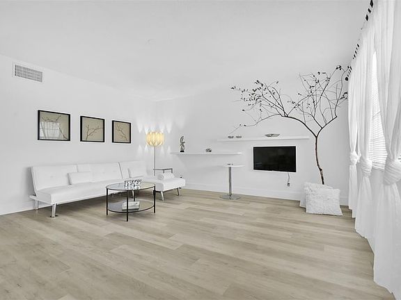 3rd image of 4111 NE 21st Way #201