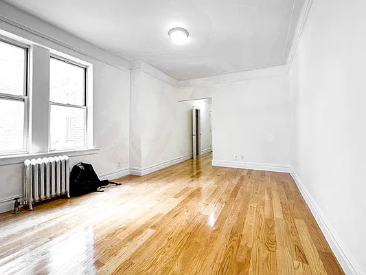 Rented by Manhattan Realty Group | media 10