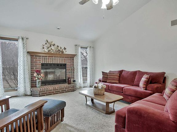 4th image of 336 Williamsburg St