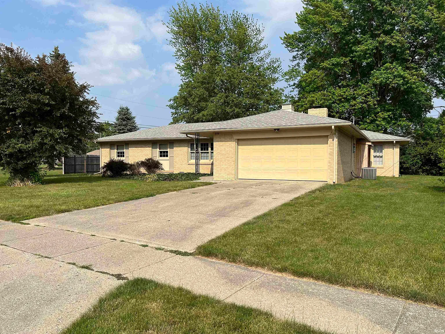 200 Laramie Ln photo 1