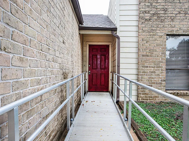 16042 Bear Hill Dr — Photo 12