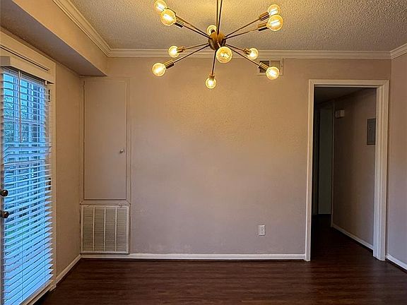 5th image of 2744 Briarhurst Dr APT 2