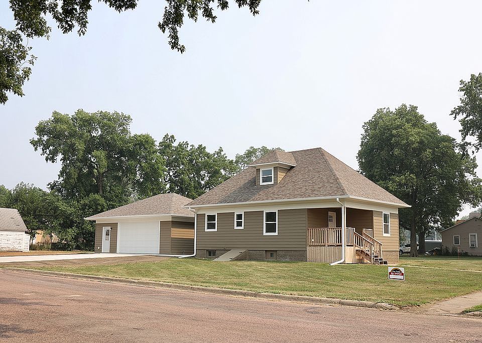 608 N 4th St, Beresford, SD 57004 Zillow