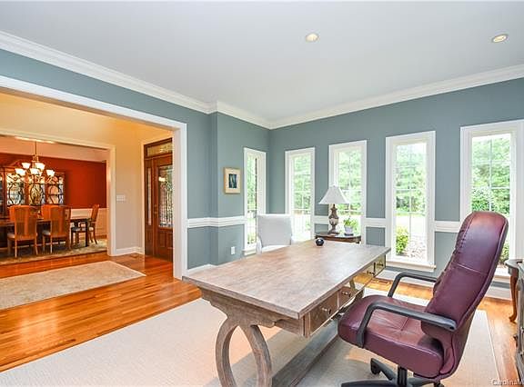 2nd image of 115 Lynn Cove Ln