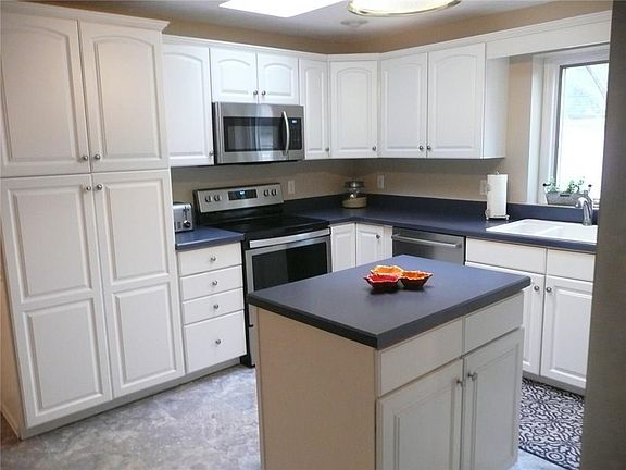2nd image of 319 Park Ave