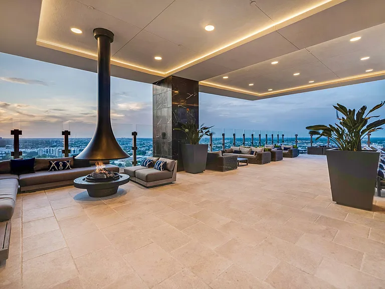 24th floor outdoor lounge
