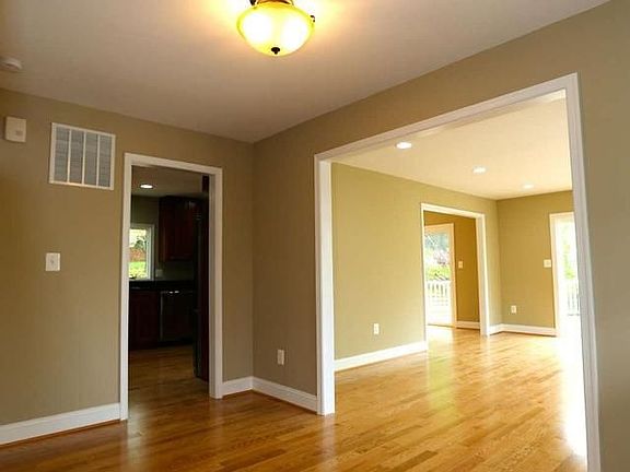 2nd image of 9807 Stoneybrook Dr