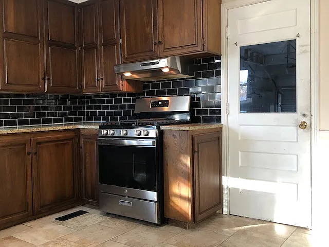 1524 E 41st St S — Photo 8