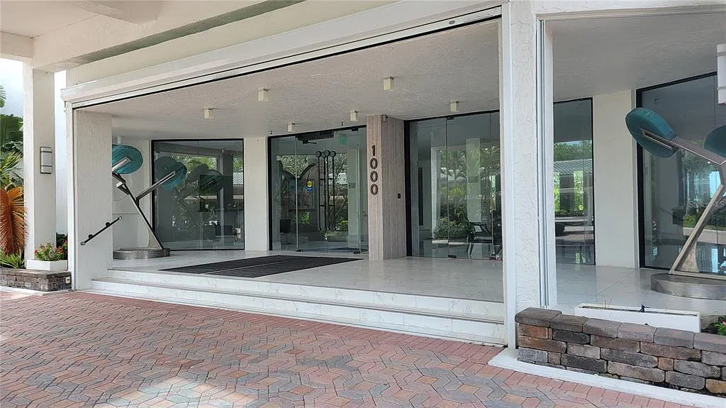 1 bed, 1.5 bath, 1080 sqft, $4,000 — Photo 3