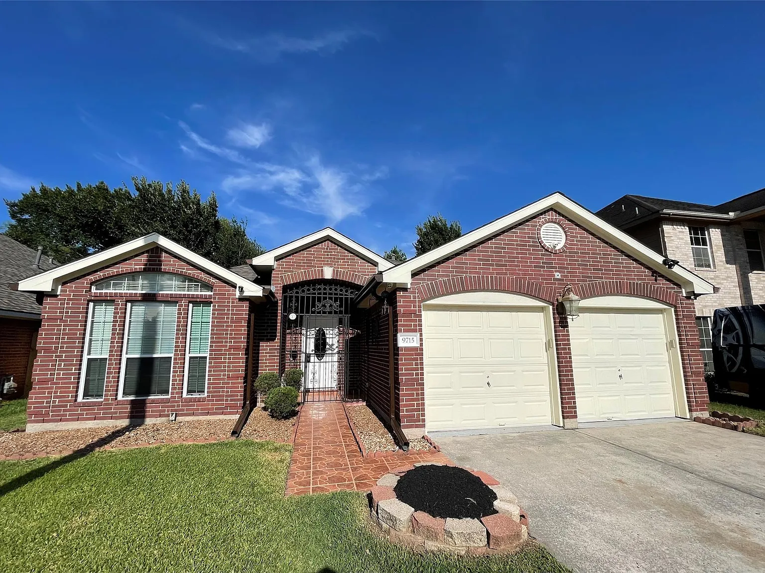 3 bed, 2.0 bath, 1665 sqft, $2,300 — Photo 1
