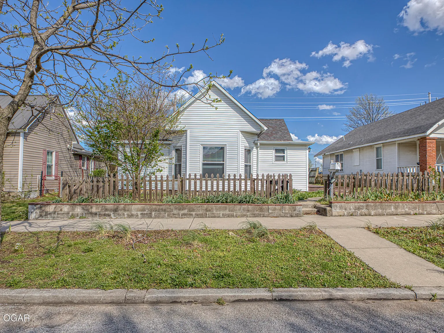 3 bed, 2.0 bath, 1440 sqft, $1,400 — Photo 1