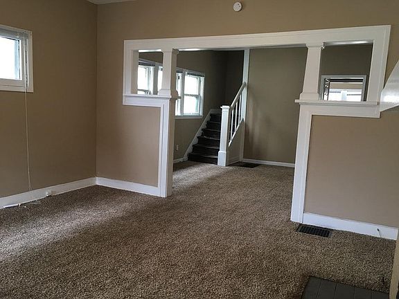 3rd image of 1033 N Parker Ave