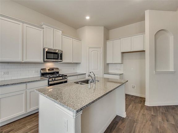 2nd image of 900 Blackhawk Dr