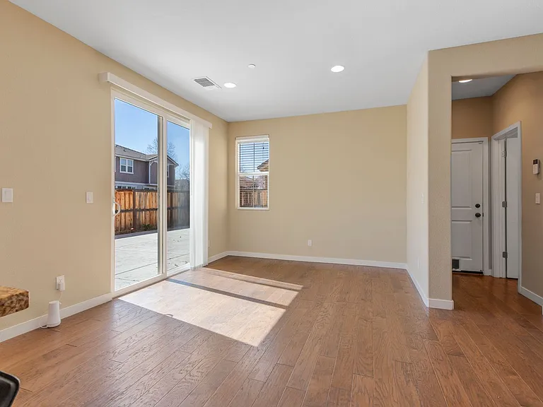 20833 Grapevine Dr — Photo 8