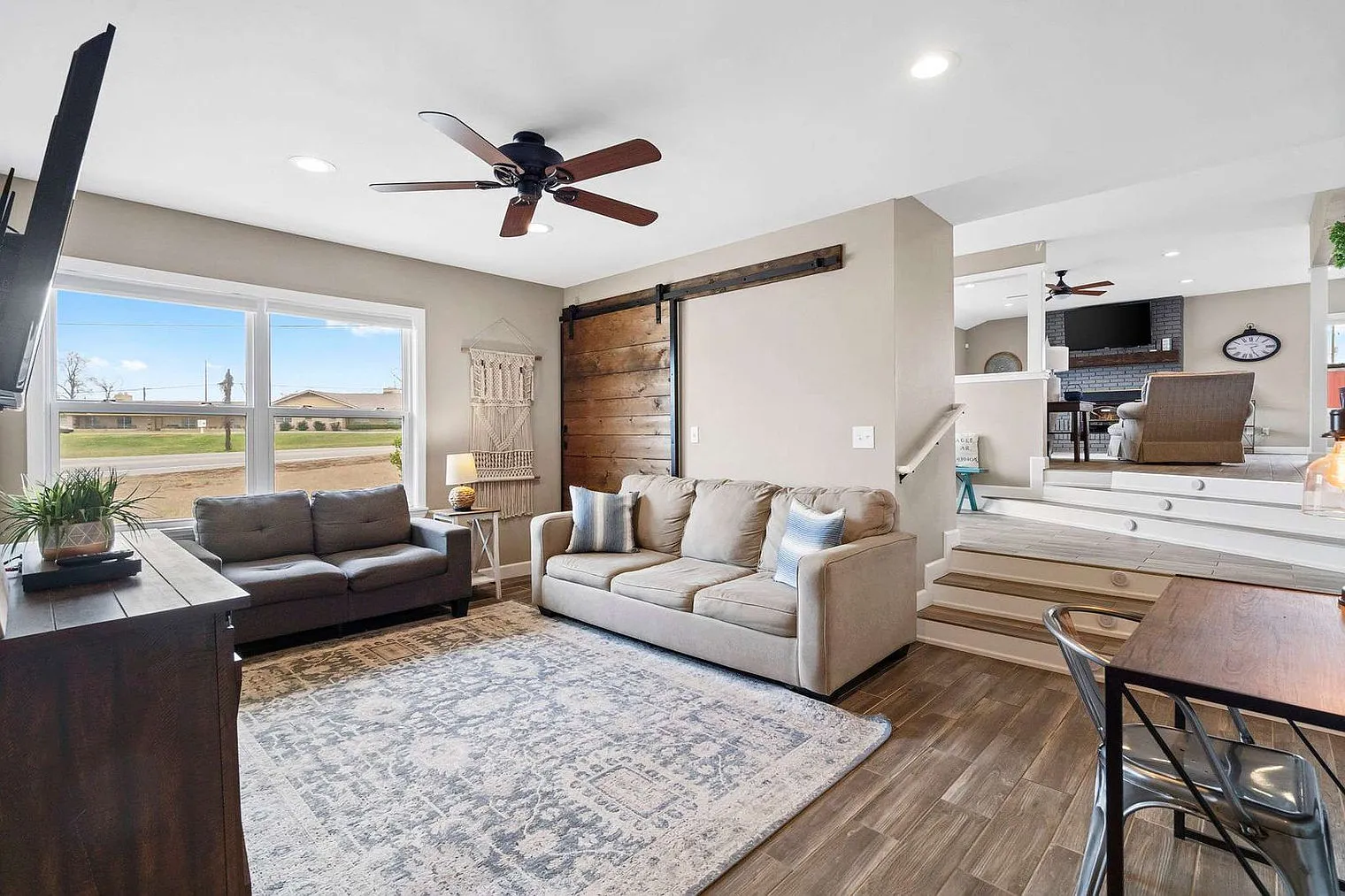 3 bed, 2.0 bath, 2131 sqft, $3,775 — Photo 2
