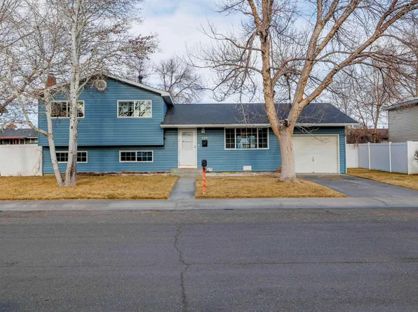 435 E 8th St, Powell, WY 82435