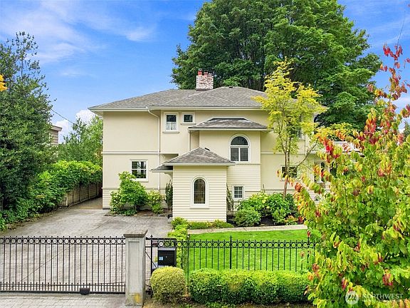 4th image of 1111 Bellevue Place E