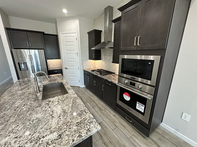 10319 W Harmony Ln — Photo 11
