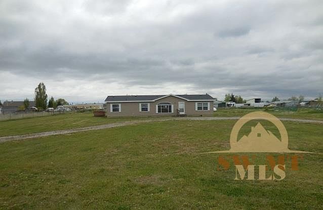 1st image of 580 Tracy Ann Dr