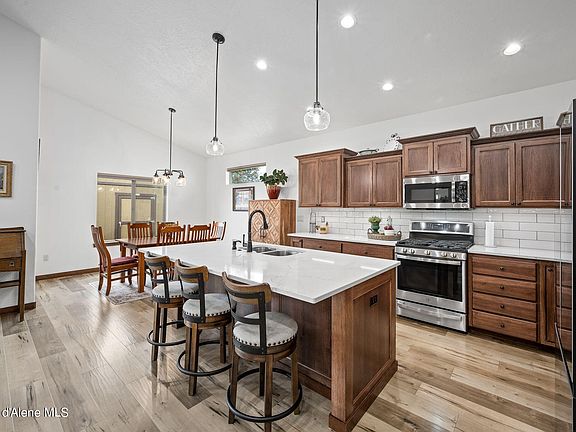 3rd image of 3133 N Kiernan Dr