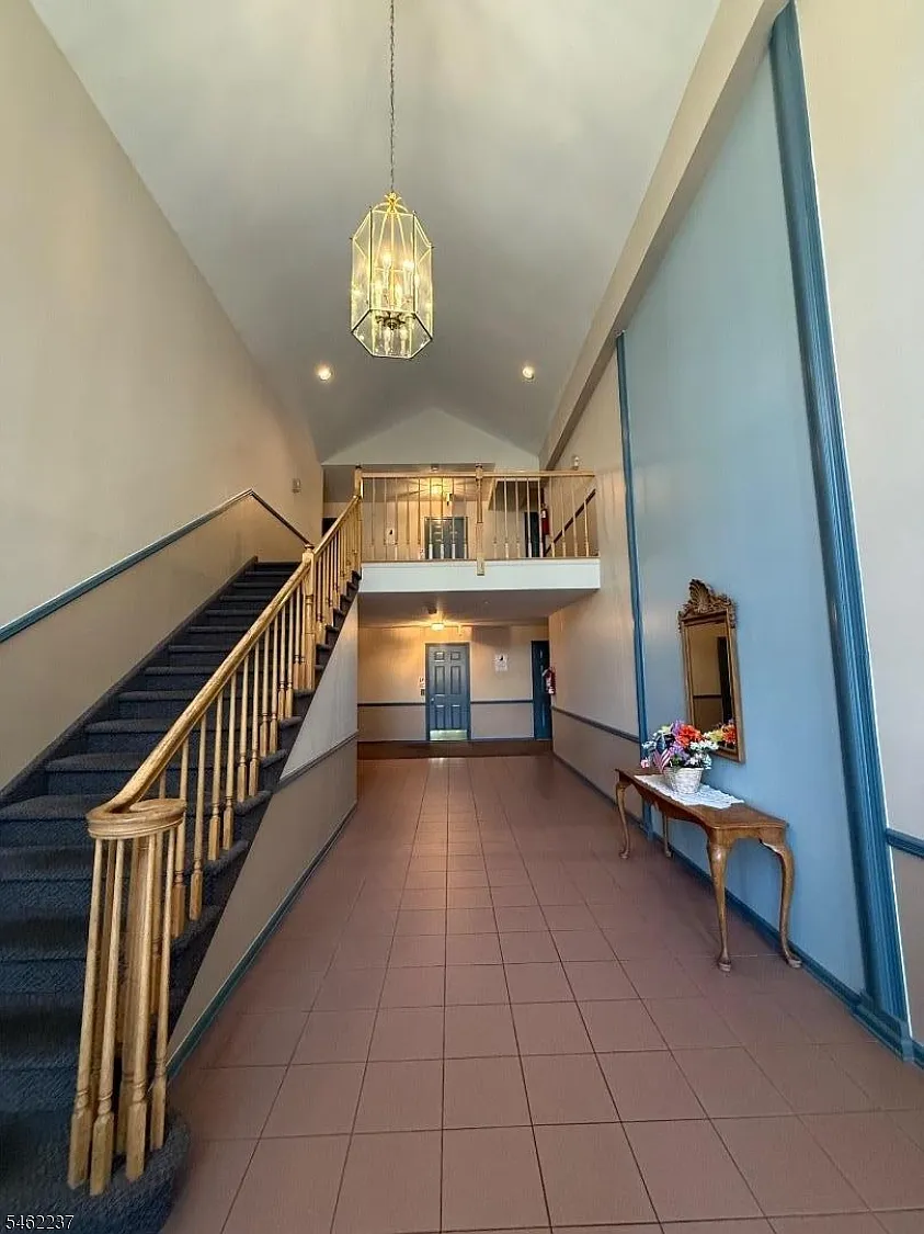 1 bed, 1.0 bath, $2,200 — Photo 2