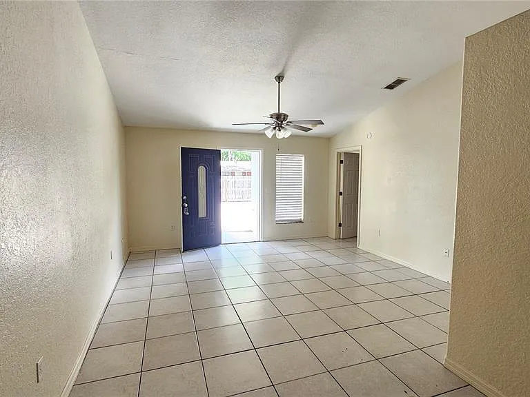 711 Lake Jessie Dr — Photo 3