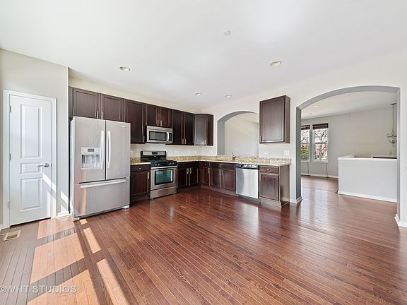 4th image of 809 E Hamlin Ln