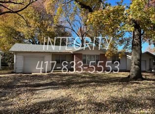 1935 S Wedgewood Ave, Springfield, MO 65807