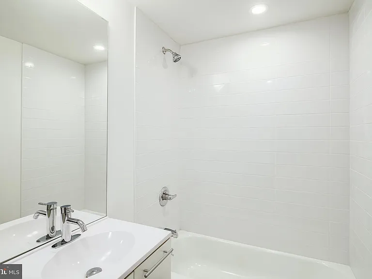 1842 E Harold St #4 — Photo 5