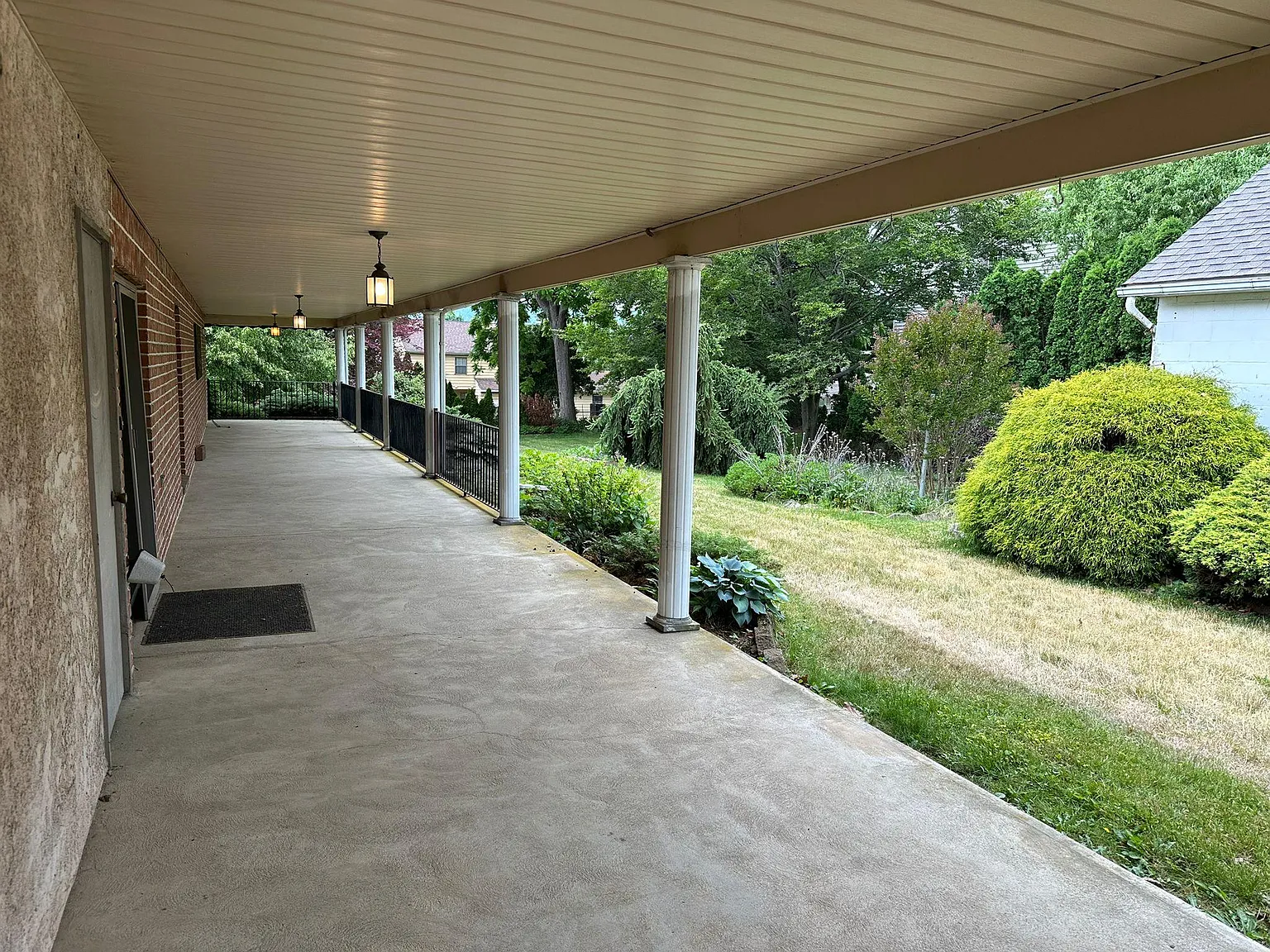 3 bed, 1.5 bath, 2600 sqft, $2,850 — Photo 4