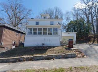 63 Montgomery St, Gloversville, NY