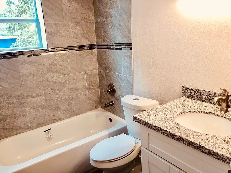 806 Kelley St #7 — Photo 5