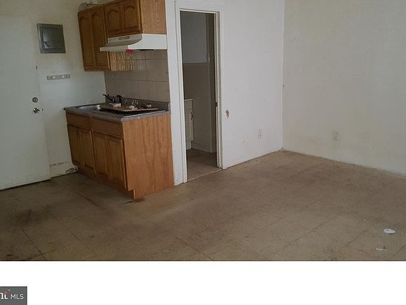 4th image of 2733 Kensington Ave