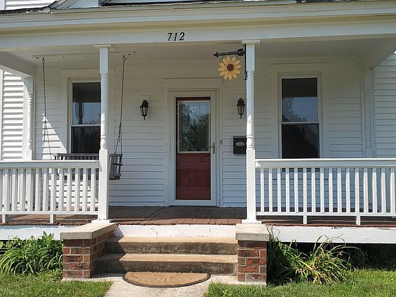 2nd image of 712 N Broadway St