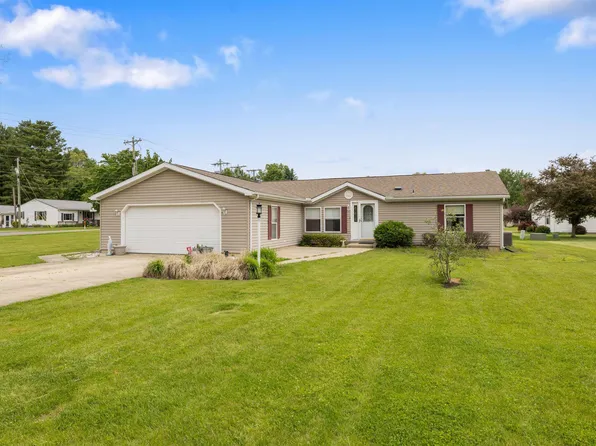 511 N Mid Lake Dr, North Webster, IN 46555
